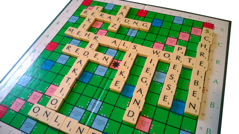 Scrabble-Brett Gute Texte Mehr als Worte